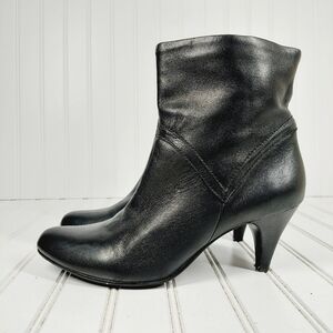BX by BRONX  Hats Off Black Leather Almond Toe Side Zip Ankle Boots i495